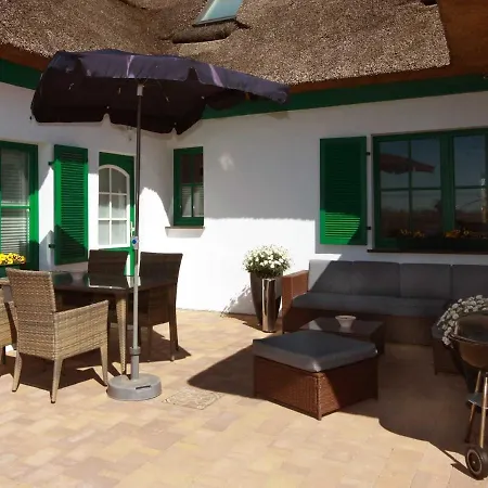 Apartamento Reetdachferienhaus Rauchseeschwalbe Zirkow